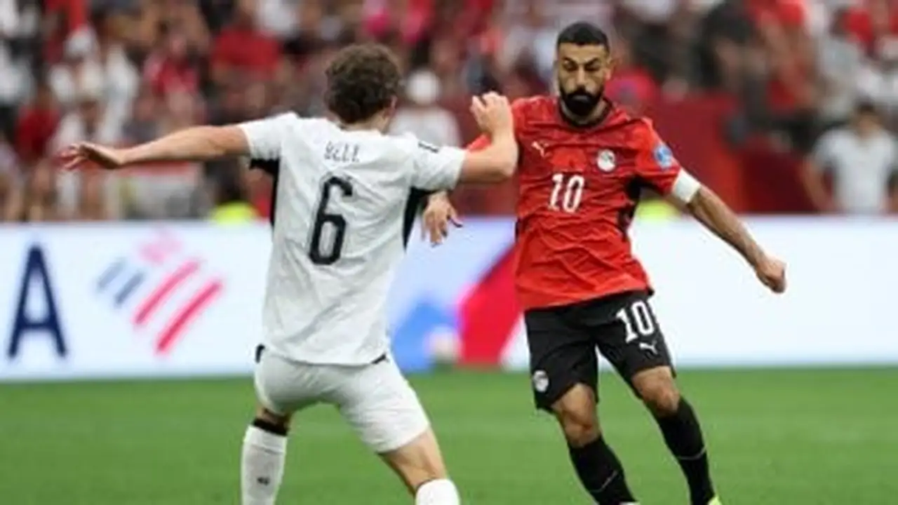 محمد صلاح يحتفل برقصاته في شوارع كندا بعد انتصار مصر على نيوزيلندا